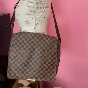 OFFERS WELCOMED💕Damier Louis Vuitton